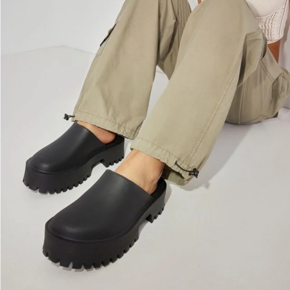 JEFFREY CAMPBELL Platform Clogge (Size 8, Black, clogs)